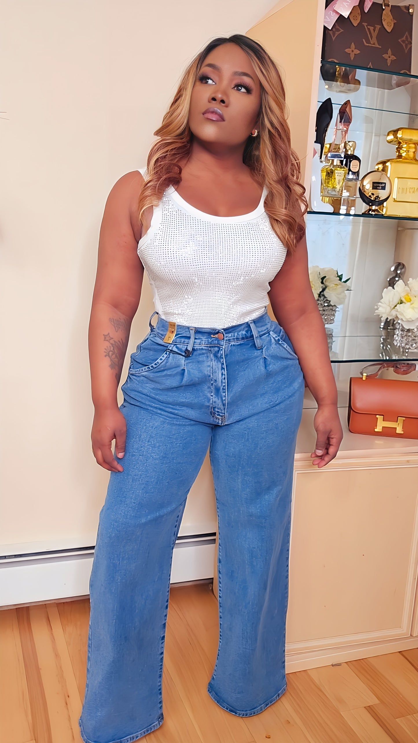 High-rise, wide fit jeans featuring tacked waist line, classic JEANS 2130