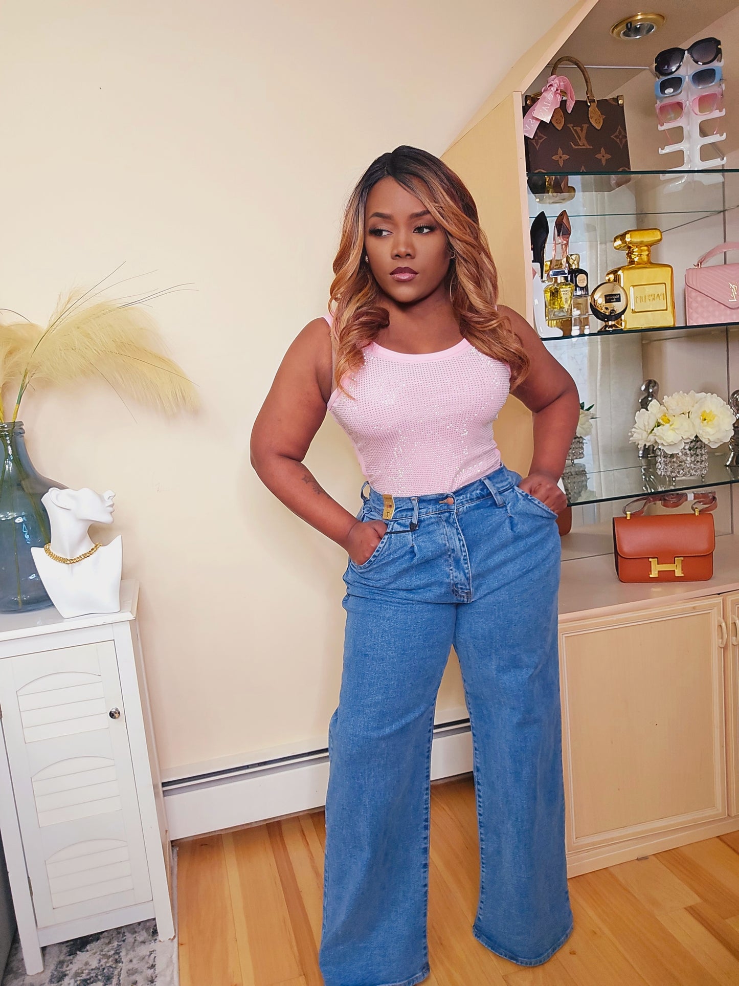 High-rise, wide fit jeans featuring tacked waist line, classic JEANS 2130