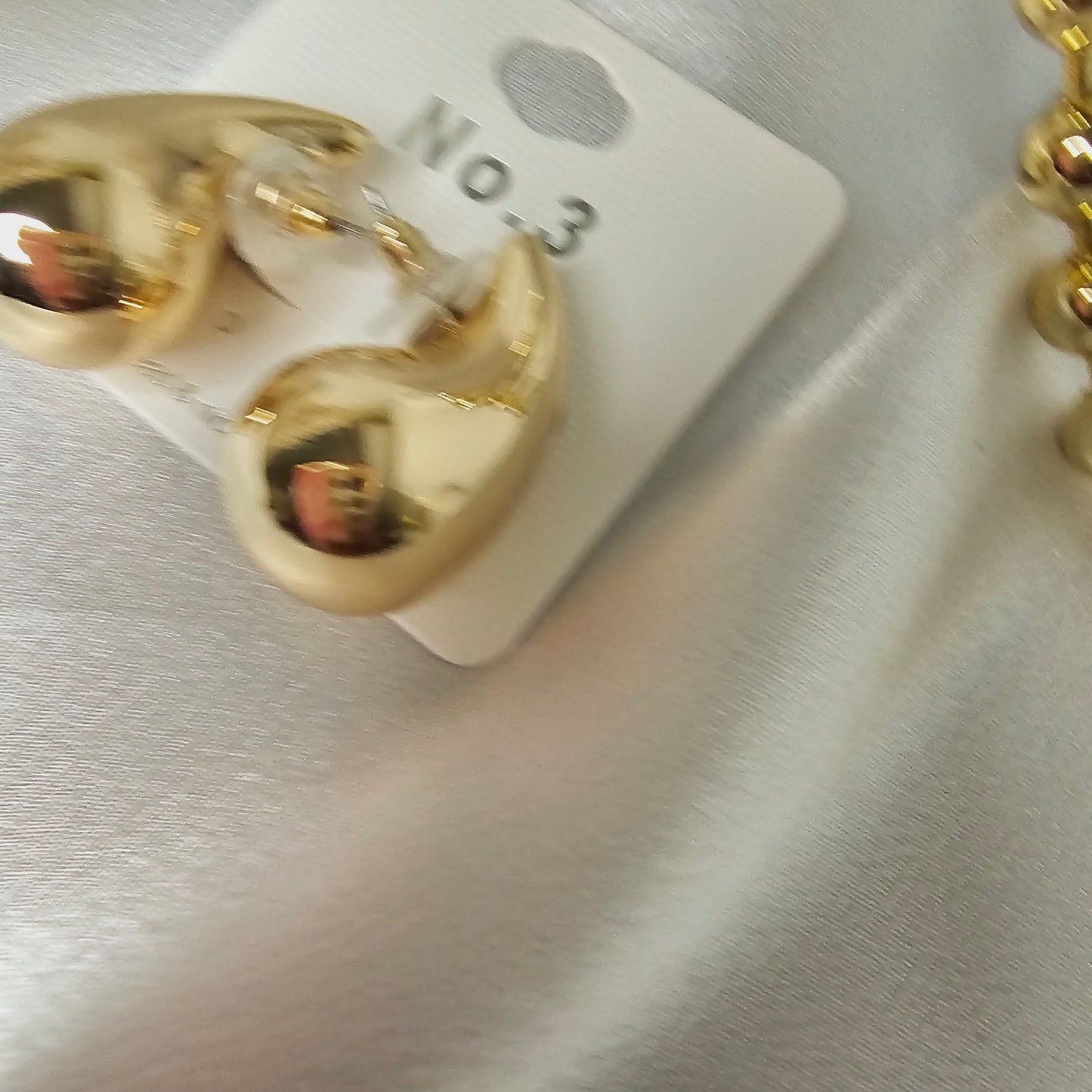Chunky earring \ Aretes grandes gota de agua color oro