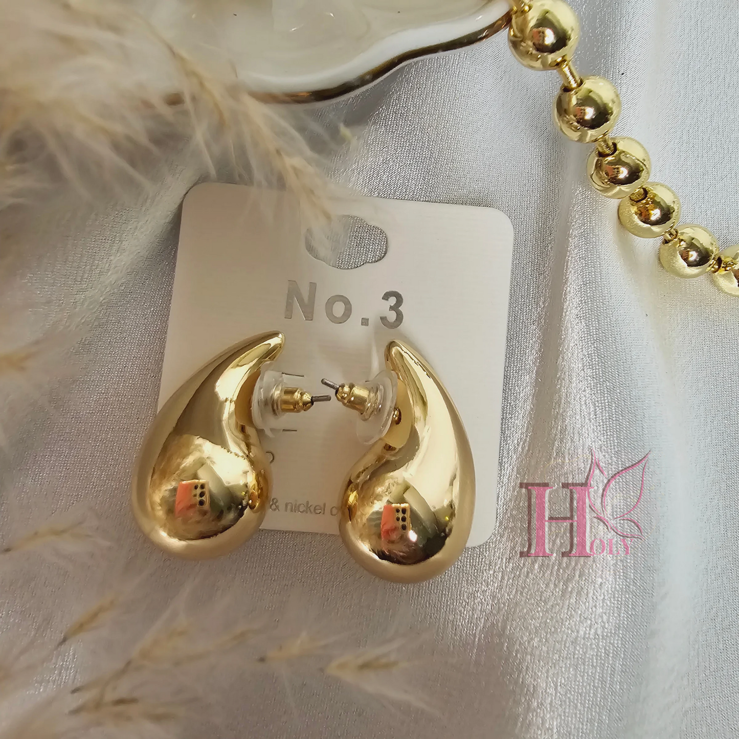 Chunky earring \ Aretes grandes gota de agua color oro