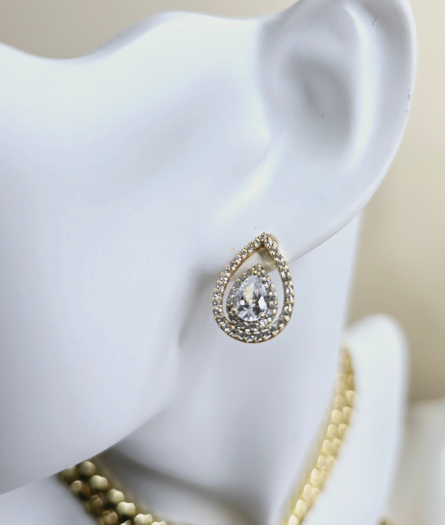 Drop-shaped earrings 18k laminated gold AR0016