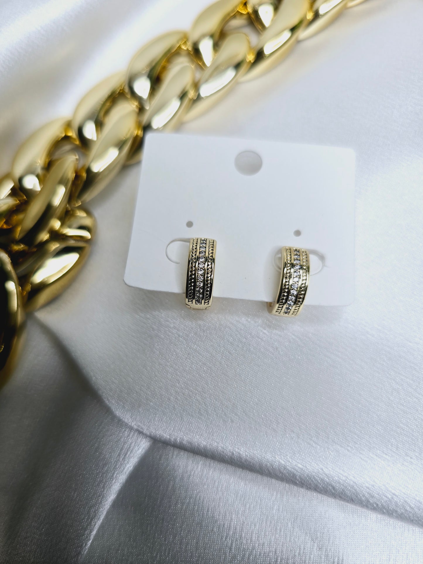 Circle gold filled earrings small size with rhinestone AR001