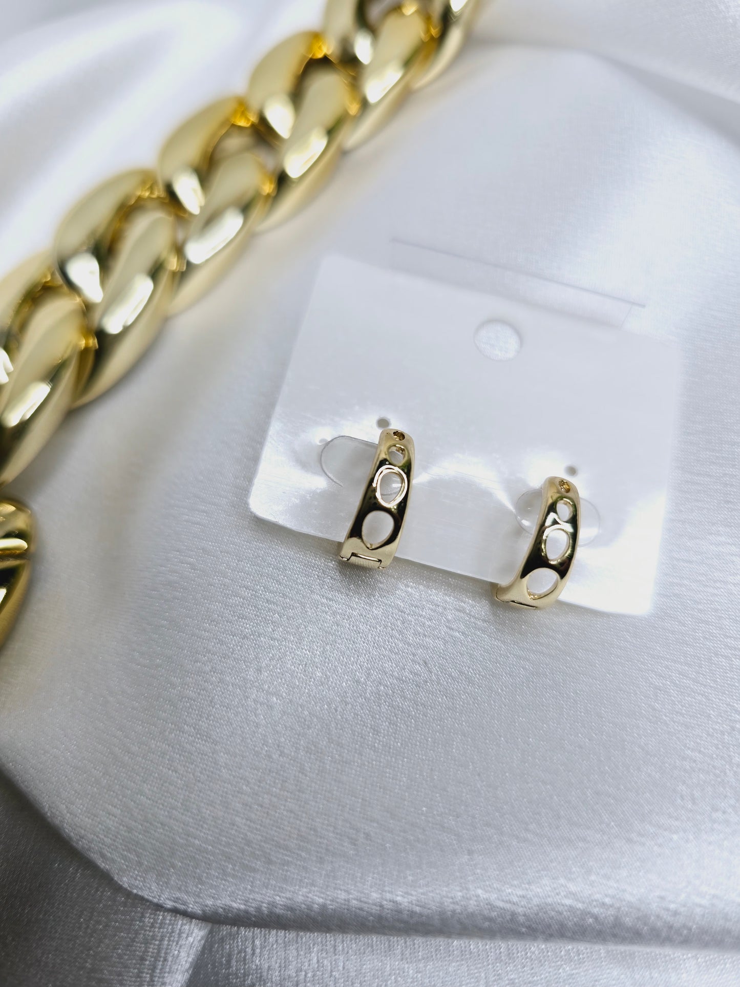 Circle gold filled earrings small size with rhinestone AR001