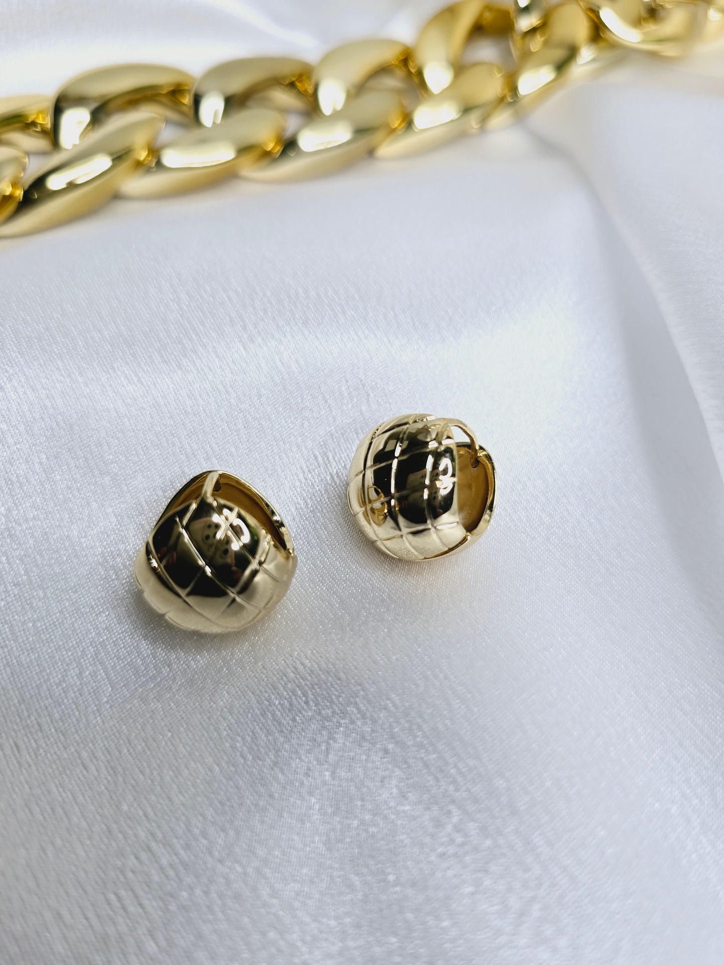 Circle gold filled earrings small size AR005