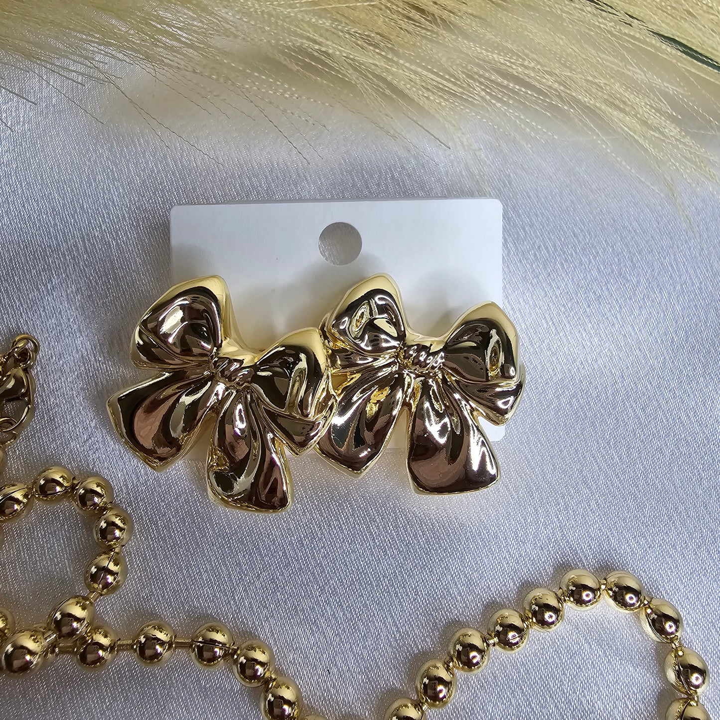 Earring | High quality laminated gold large bow earring AR0029