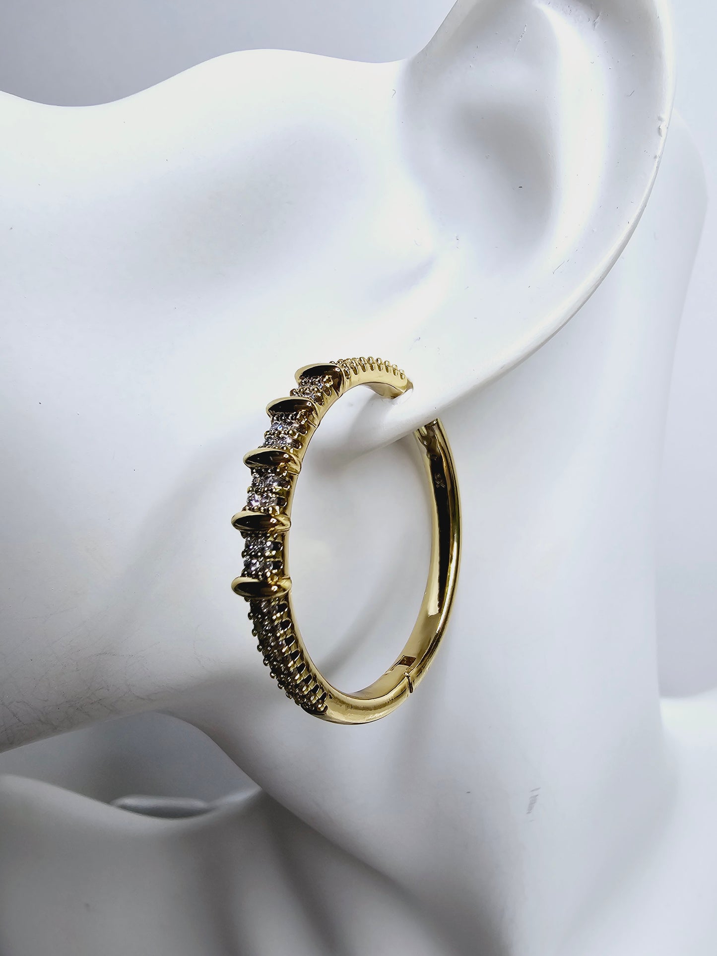 Argolla arracada diamantada mediana AR0047