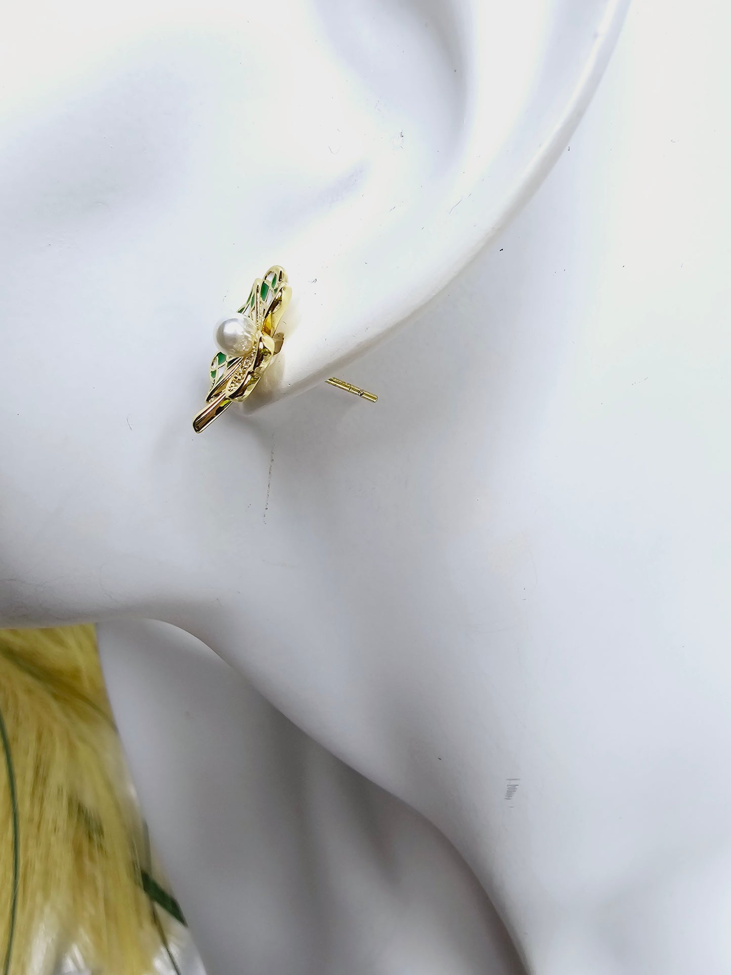 Arete pequeño trebol con perla AR0035