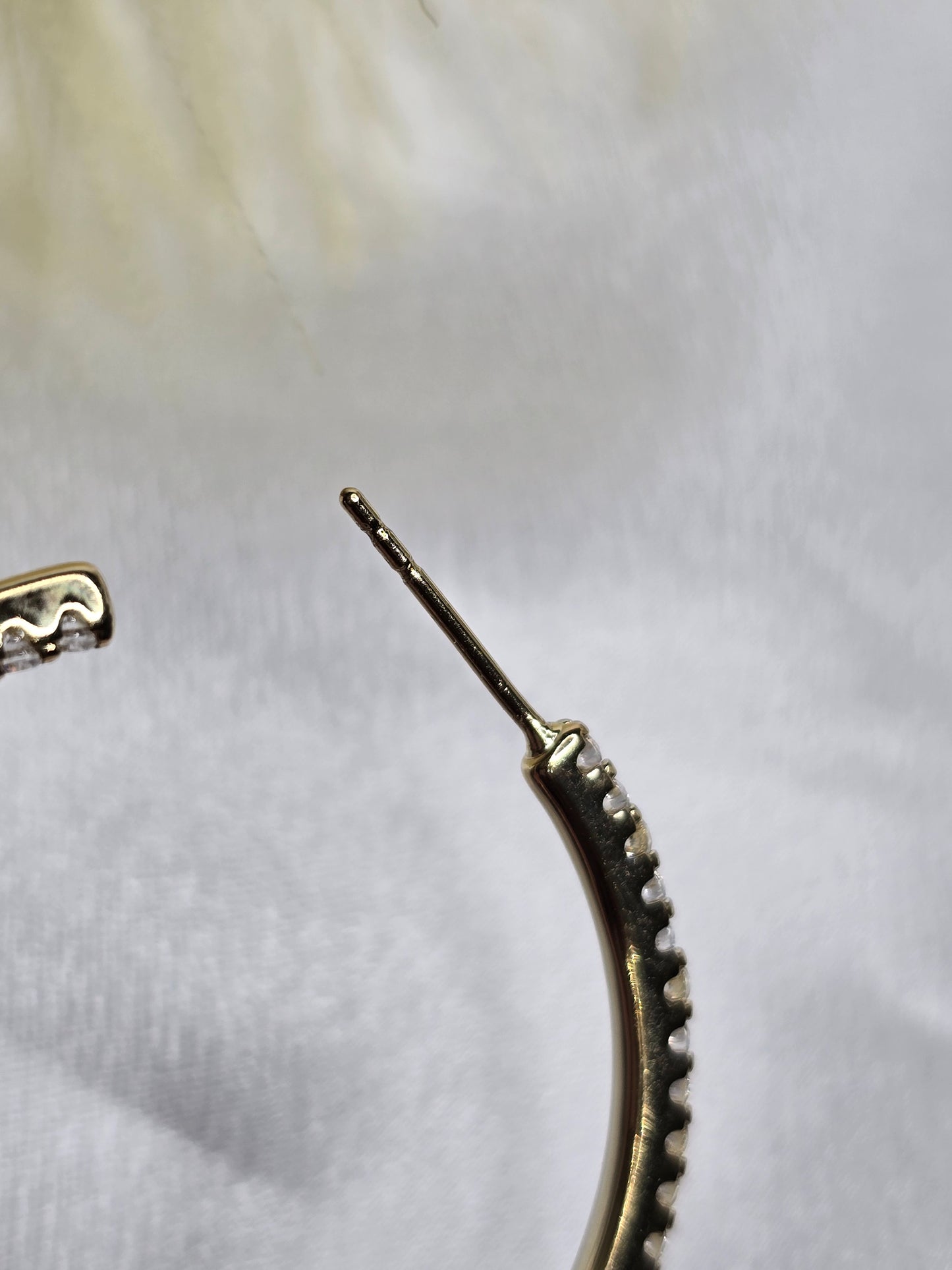 Small hoop earring with diamonds AR0041