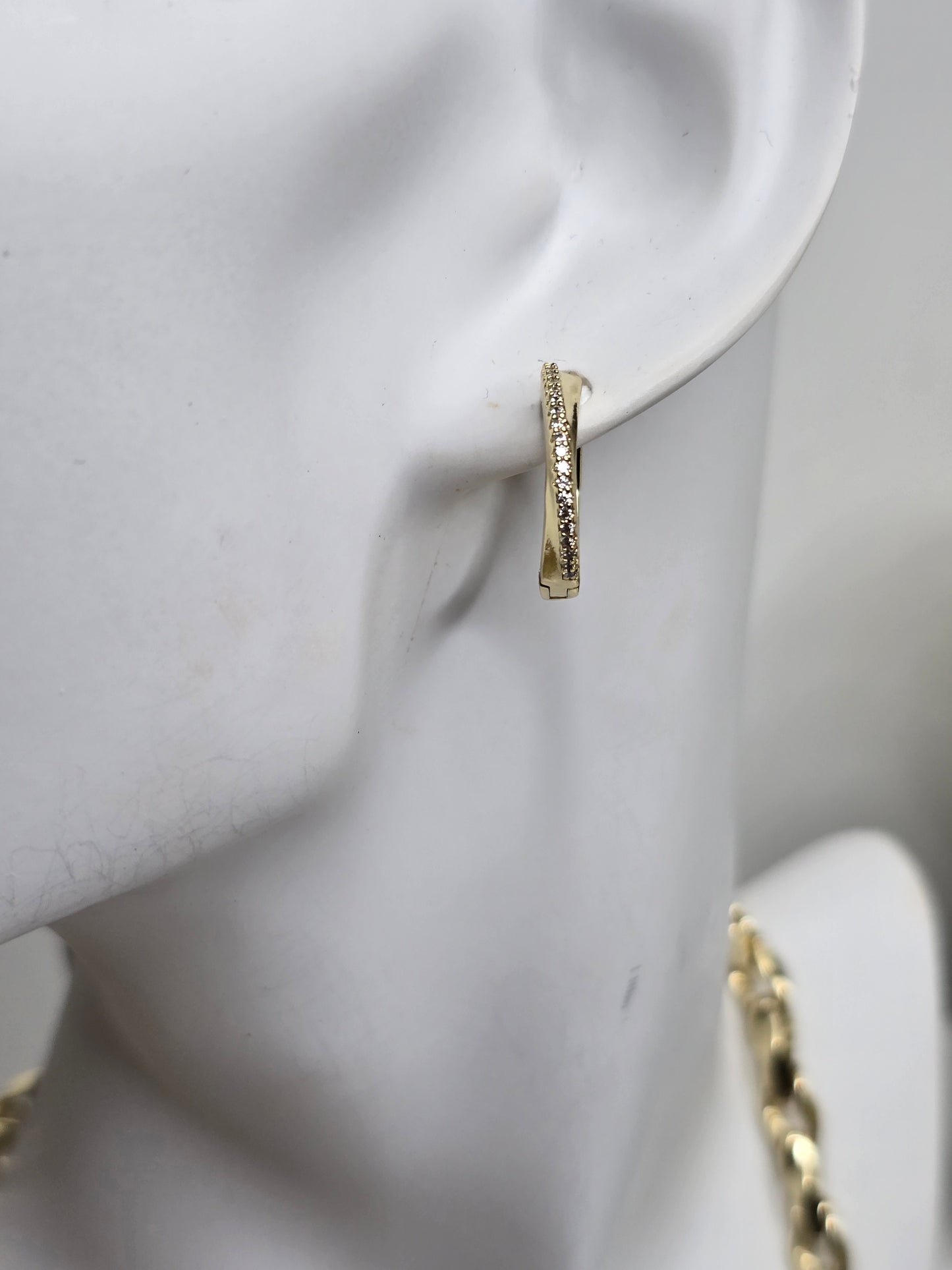 Smalln hoop earring with diamonds AR0046