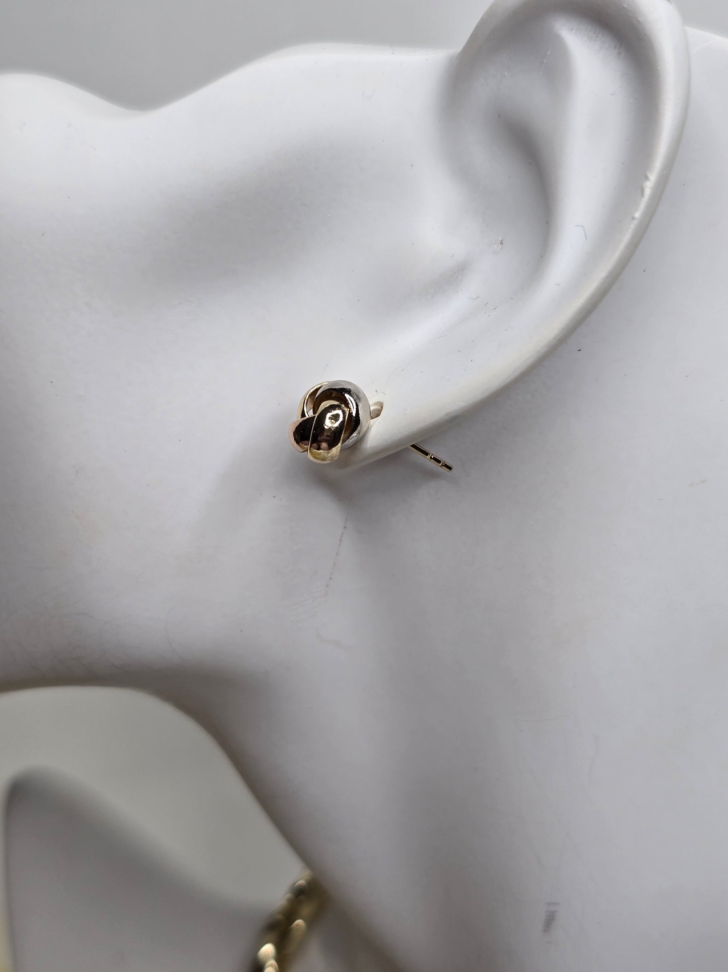 Medium flower earring with diamonds AR0048