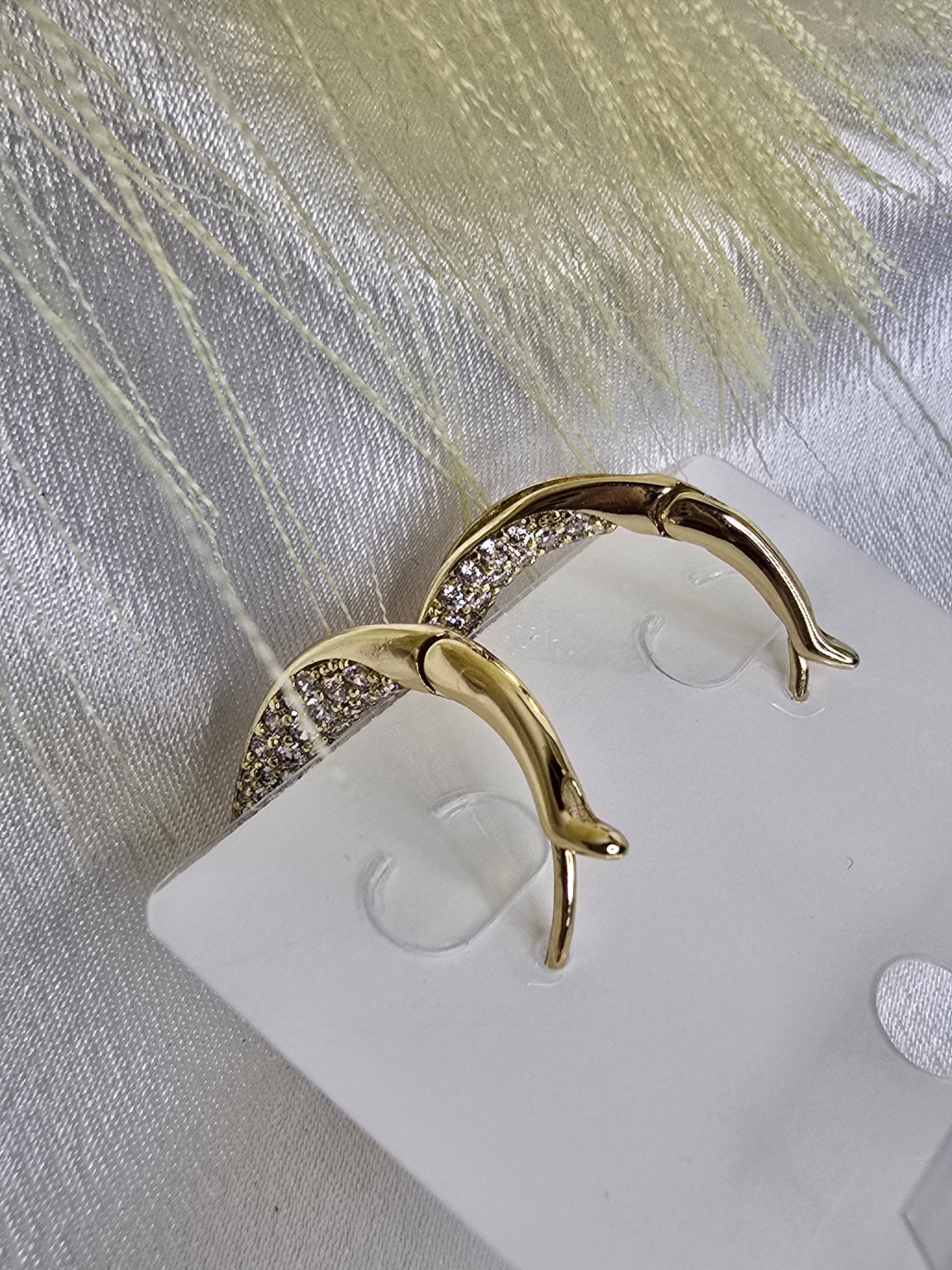Medium hoop earring with diamonds AR0043