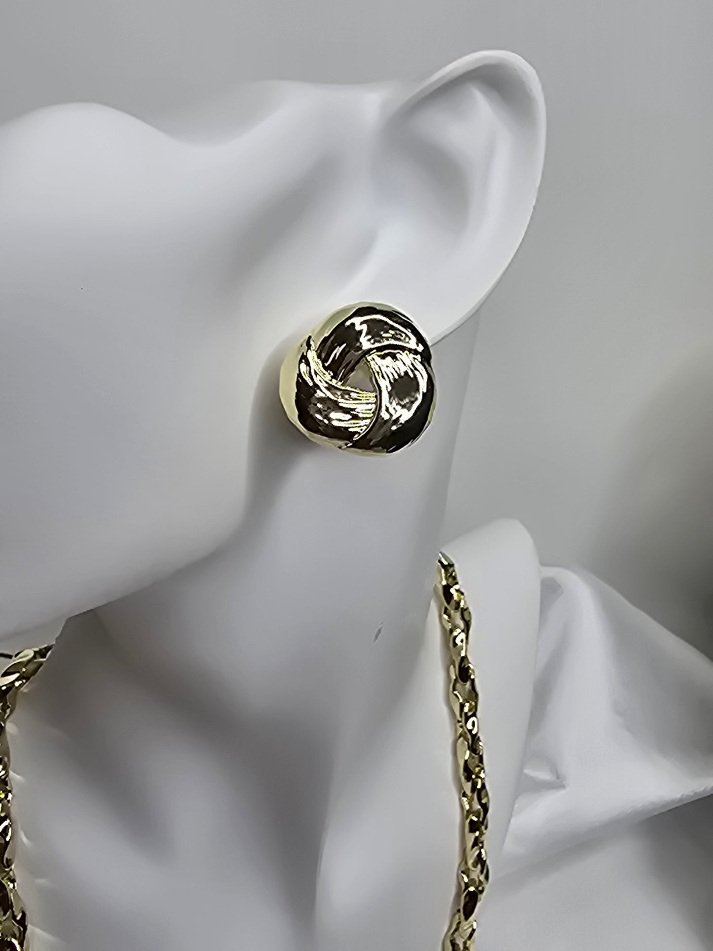 Medium heart Minimalist high quality earrings plian AR0052