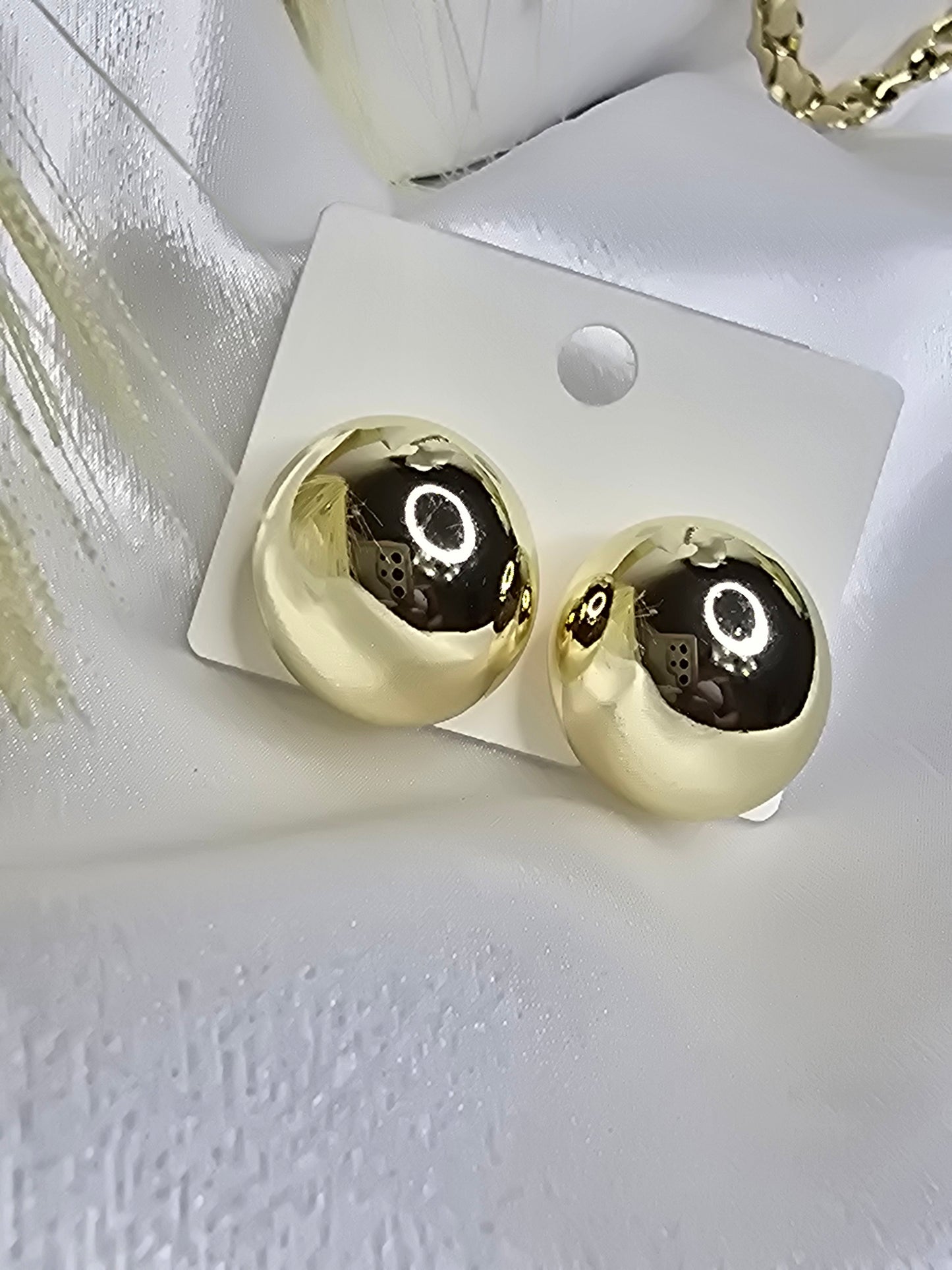 Medium Minimalist high quality medium ball earrings plian AR0050