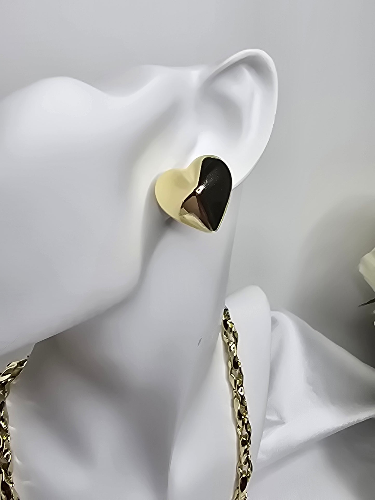 Medium heart Minimalist high quality earrings plian AR0051