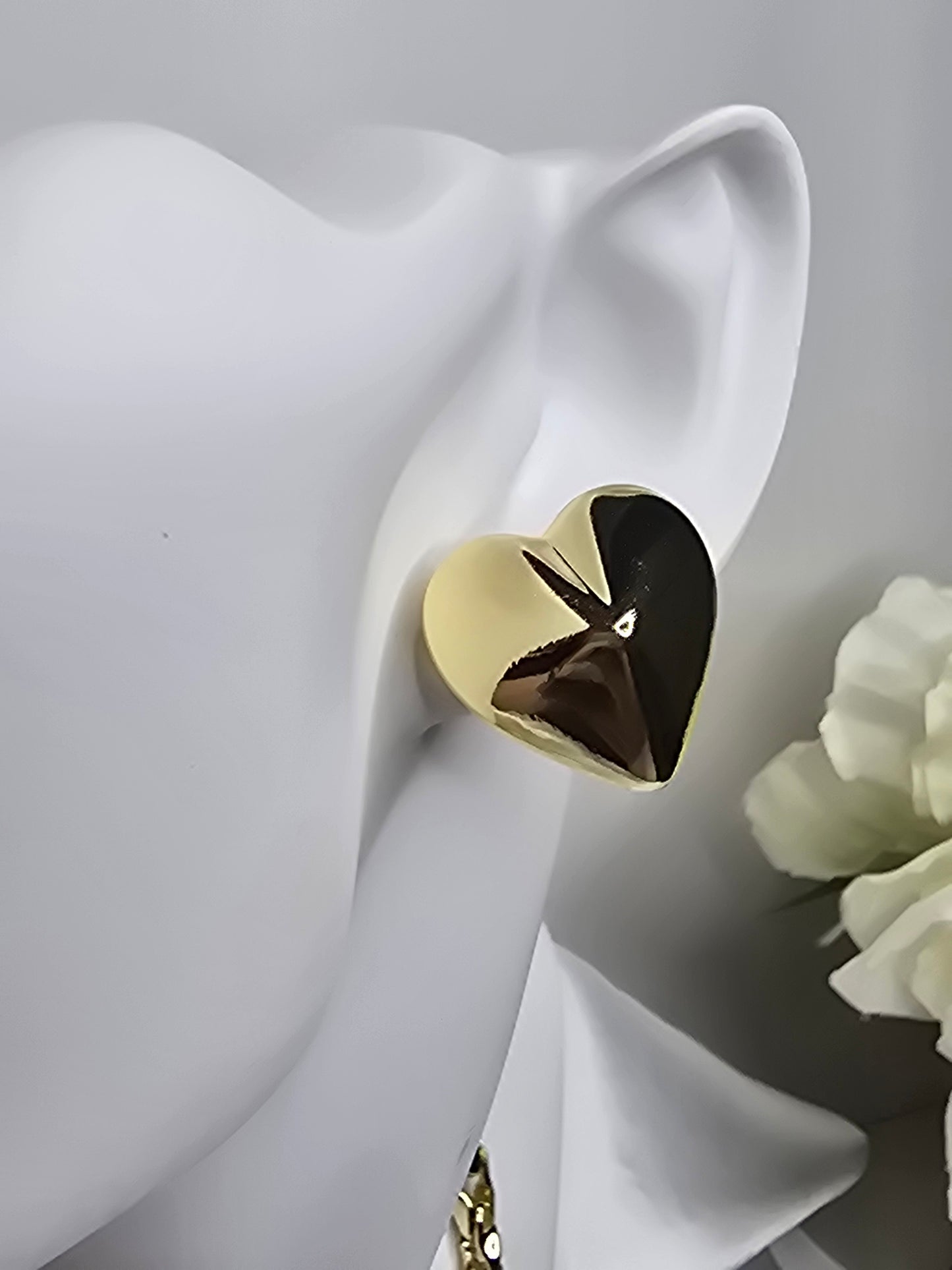 Medium heart Minimalist high quality earrings plian AR0051