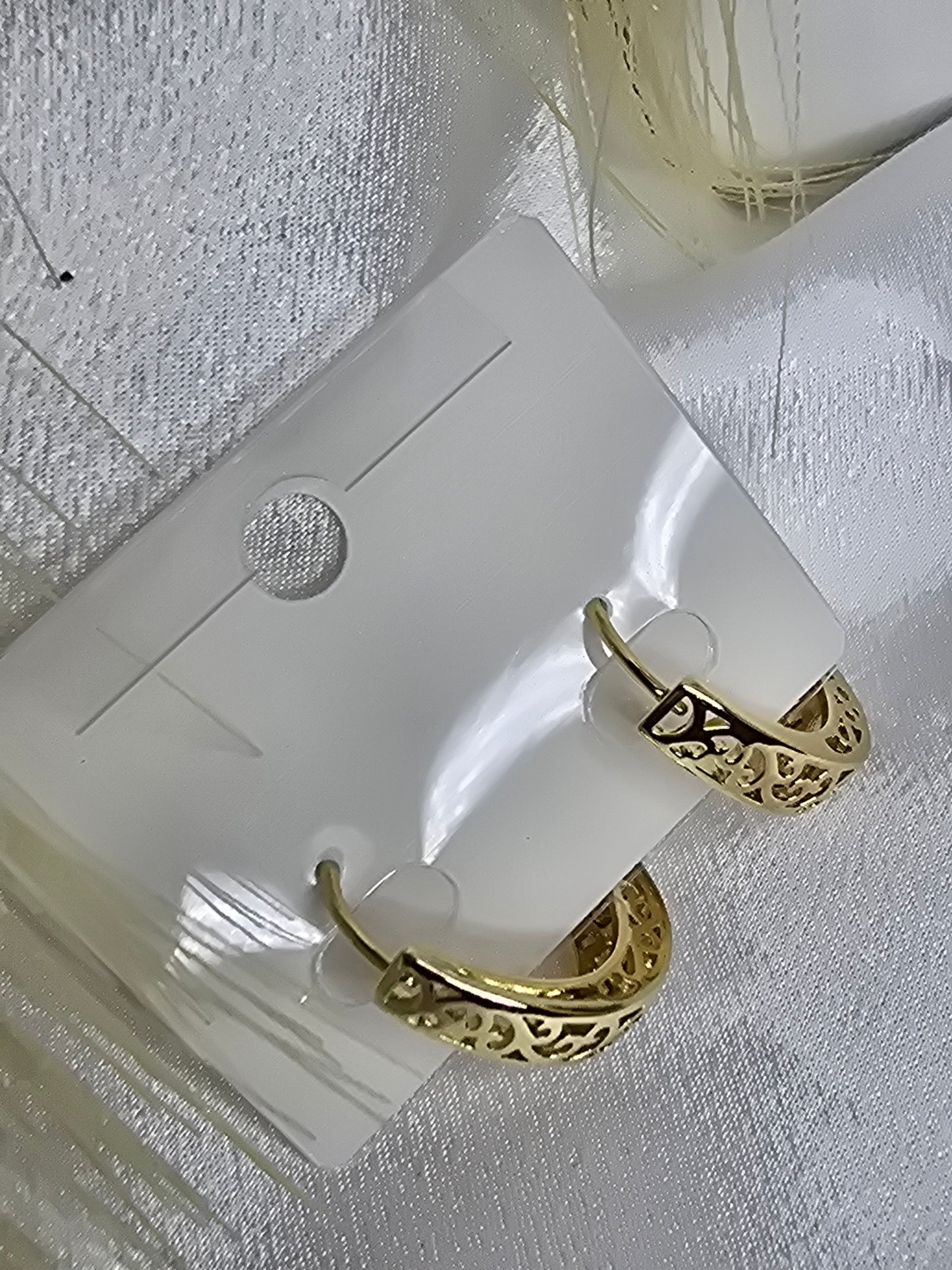 Medium oval hoop earring with diamonds AR0044