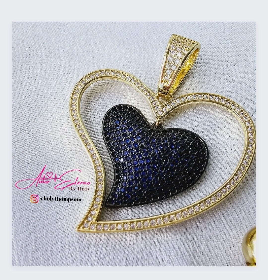 Dije de corazon doble grande diamantado AE008