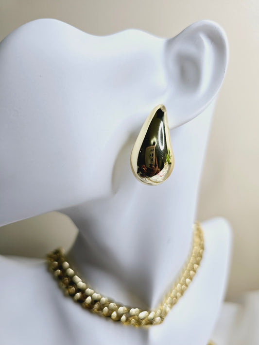 Chunky earring \ Aretes grandes gota de agua color oro