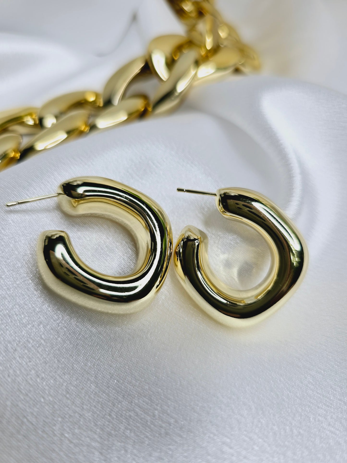 Minimalistgold filled  medium square earrings plian AR0010