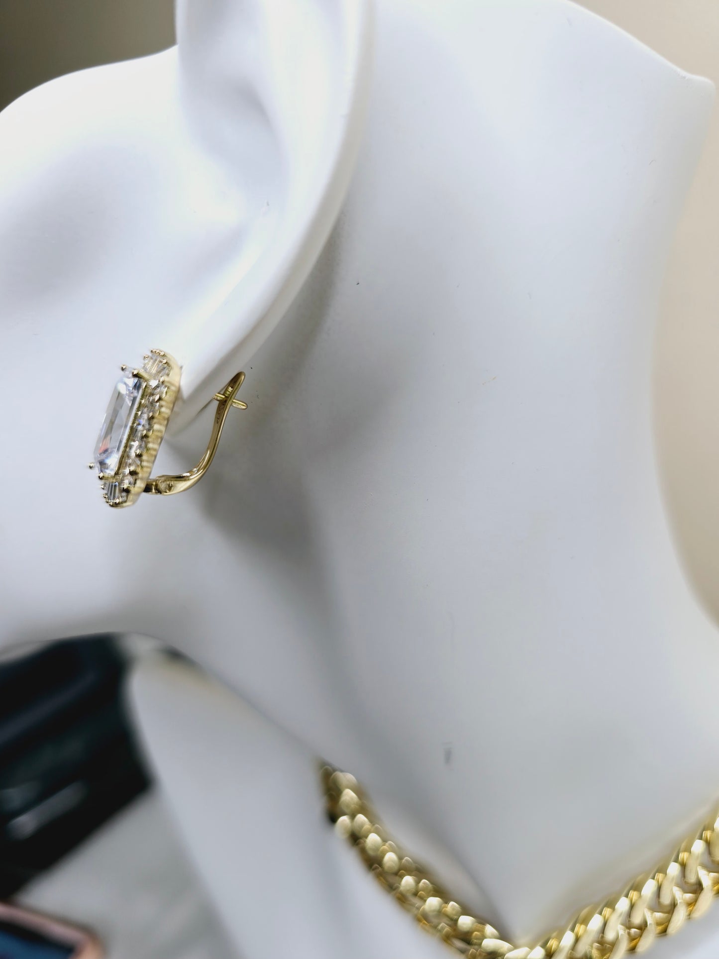 18k  gold filled  medium earrings with big  rhinestone
