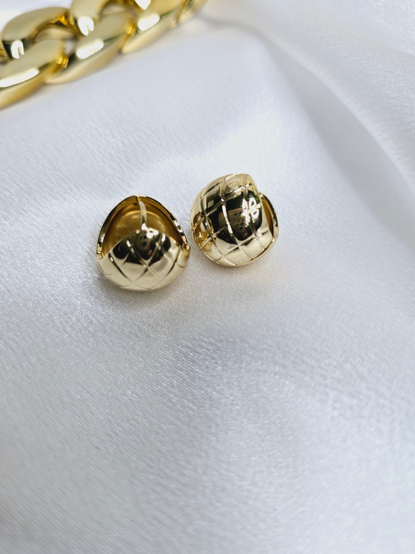 Circle  gold filled  earrings small size AR005