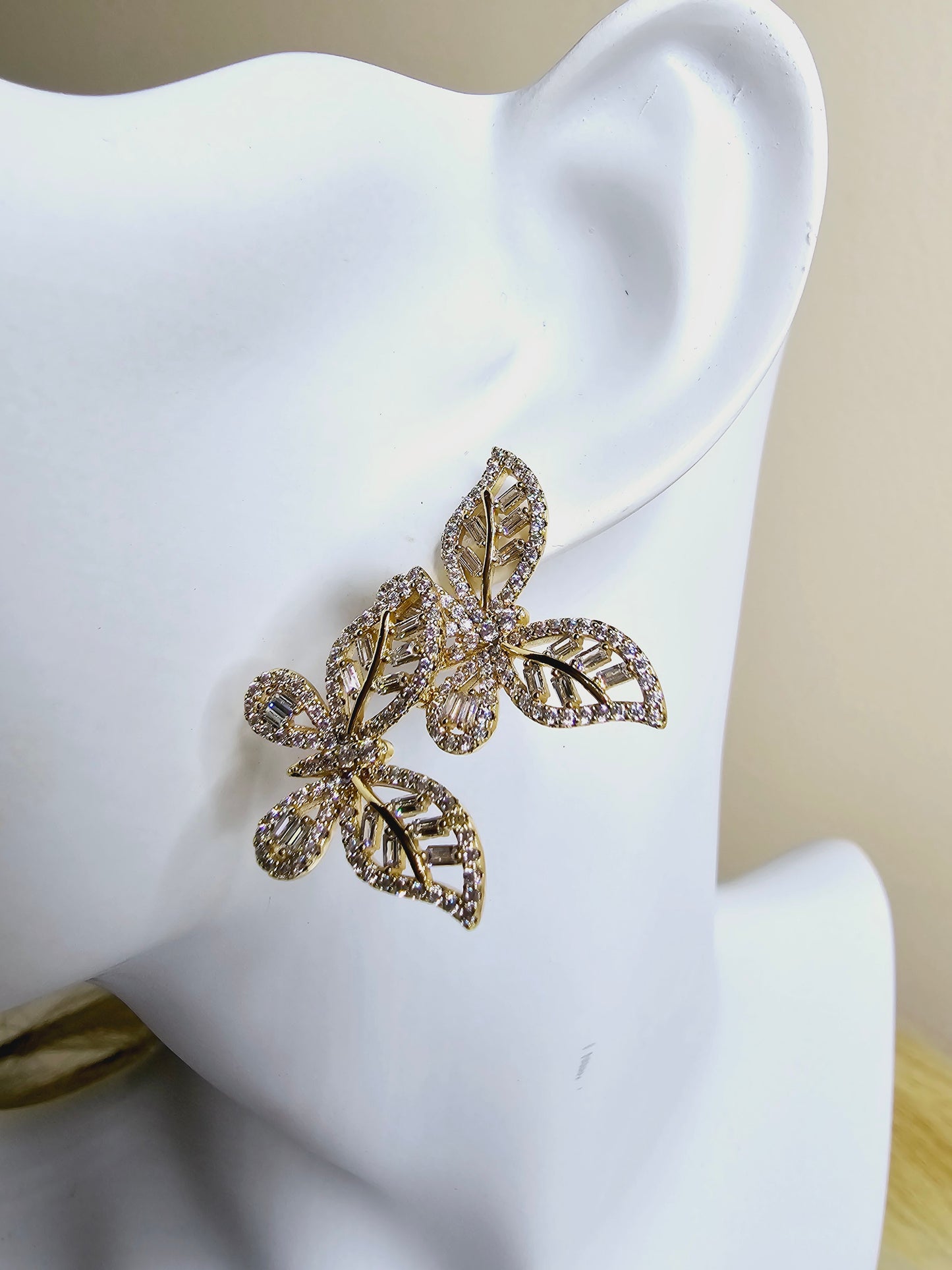 Arete mariposa  diamantada whit rhinestone AR0034