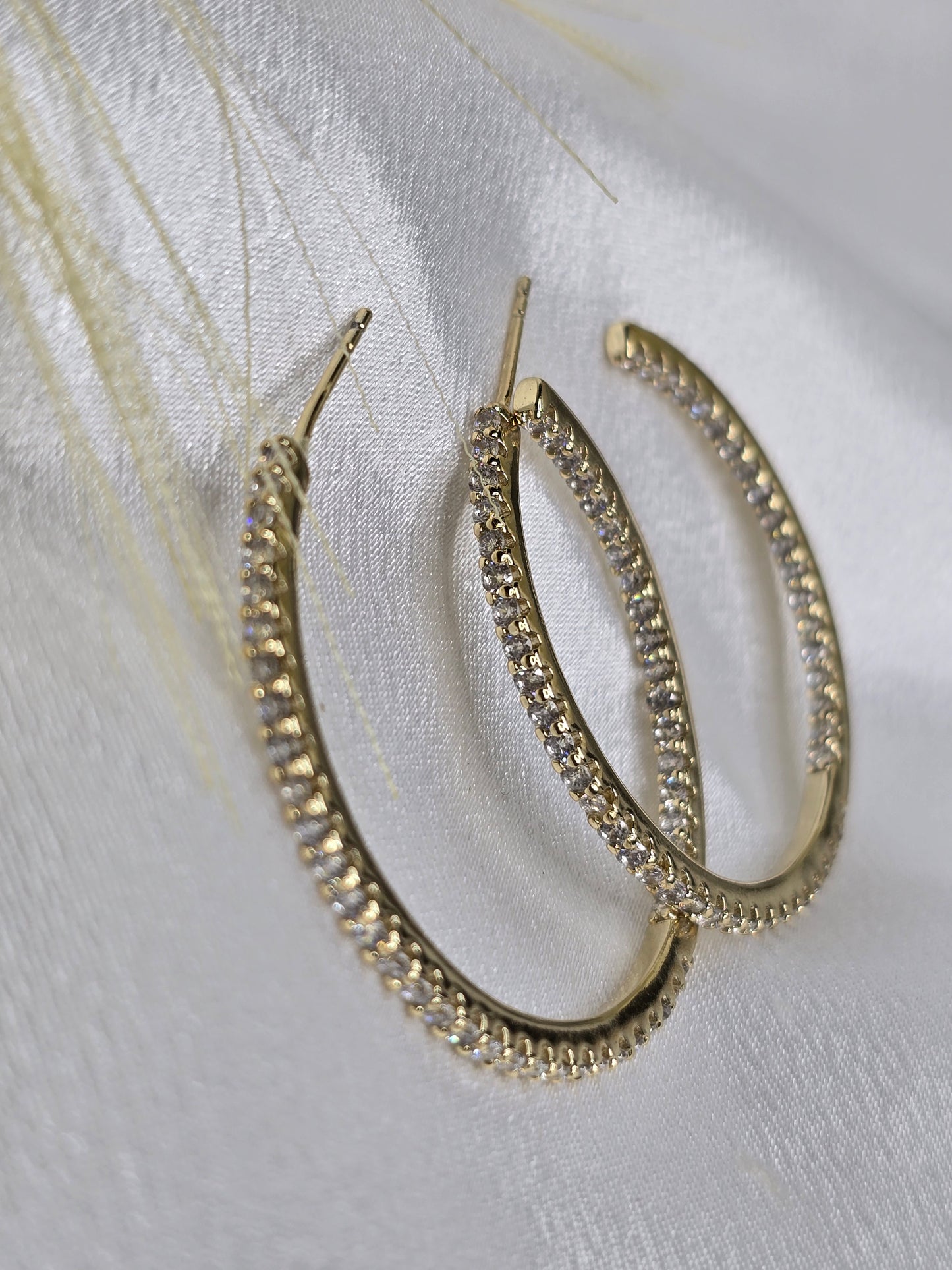 Small hoop earring with diamonds AR0042