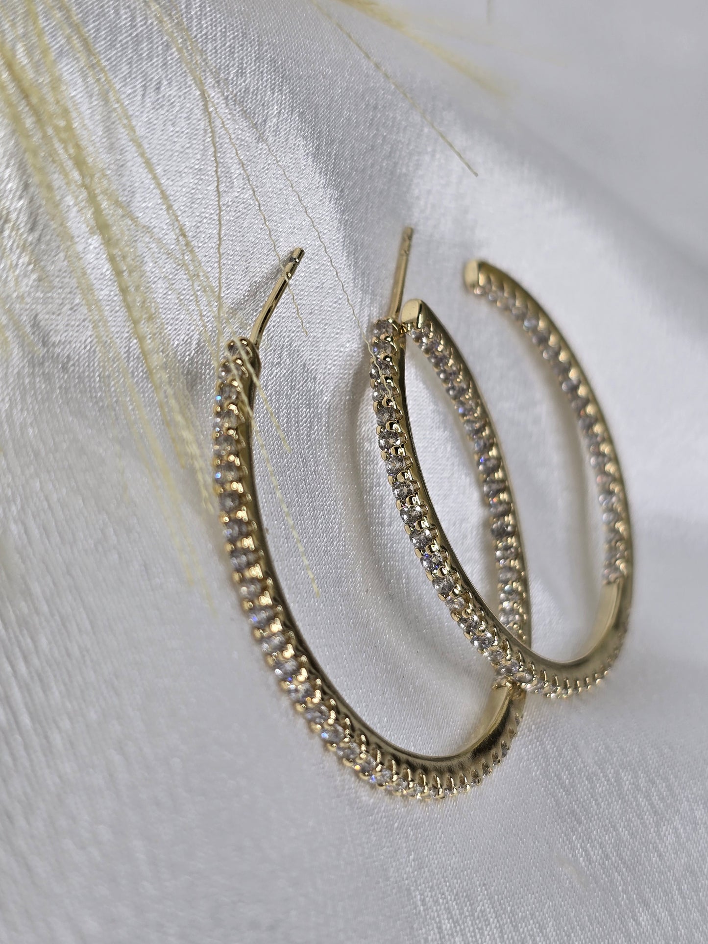 Small hoop earring with diamonds AR0042