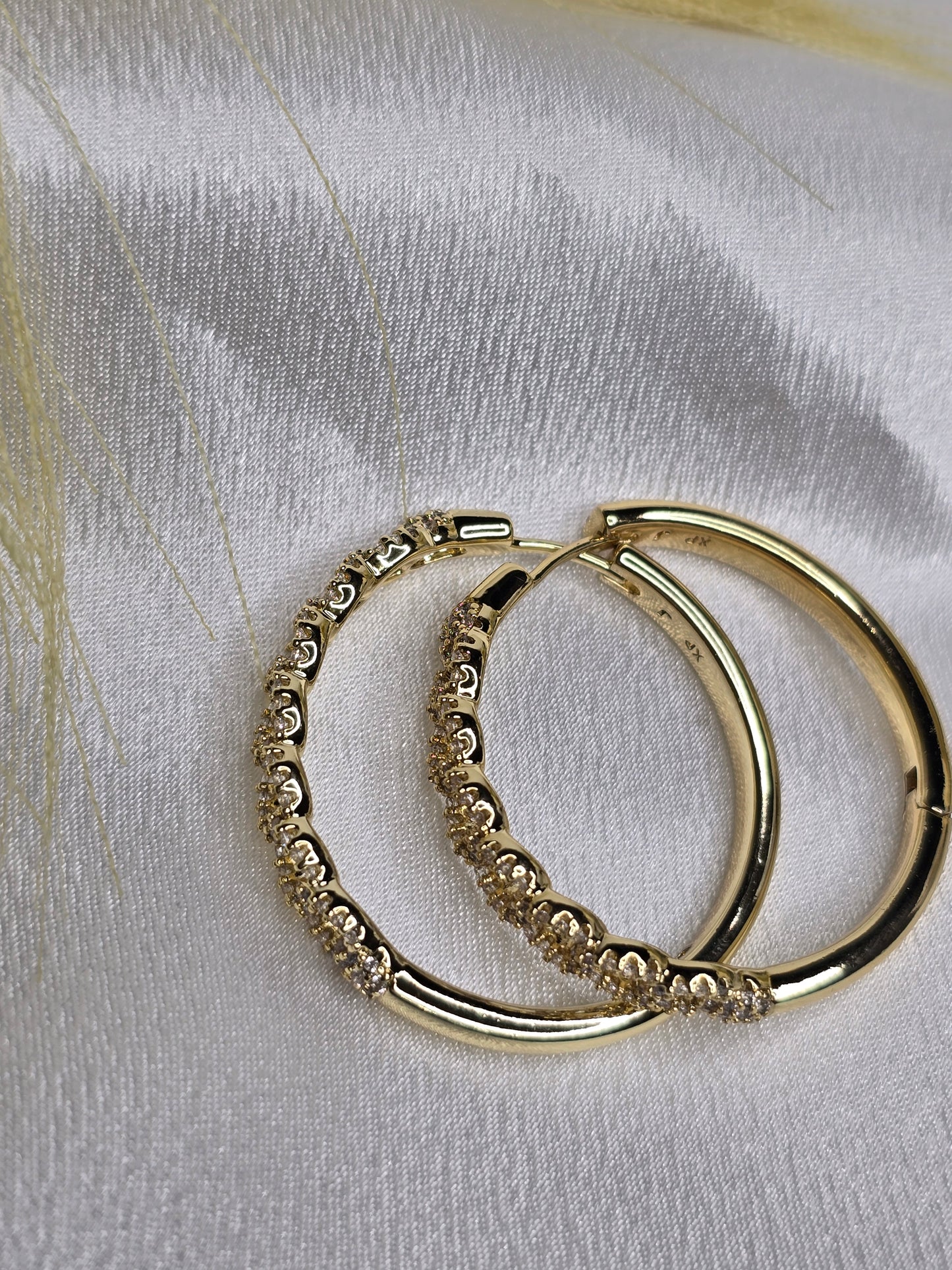 Small hoop earring with diamonds AR0042